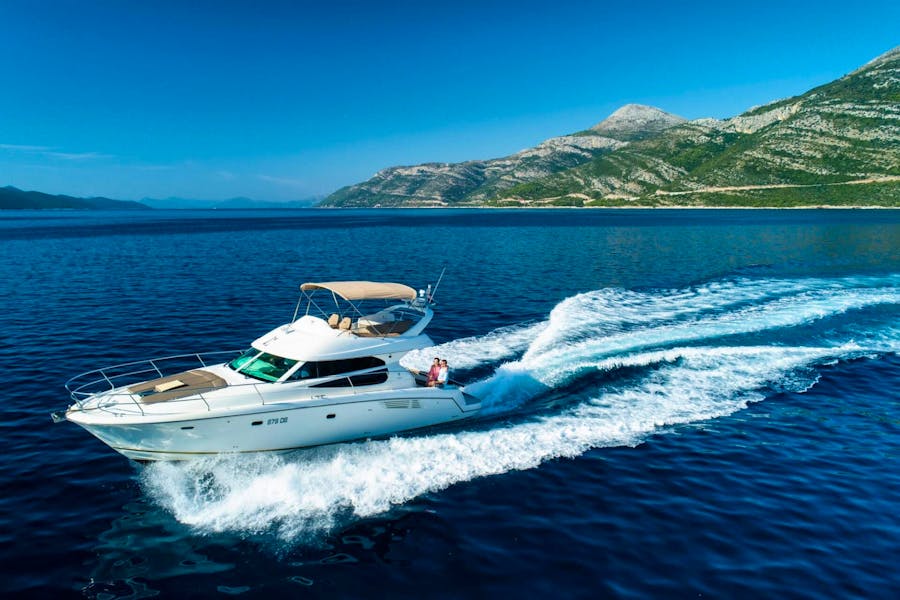 dubrovnik-yacht-charter-prestige-42-fly-motor-yacht-002.jpg